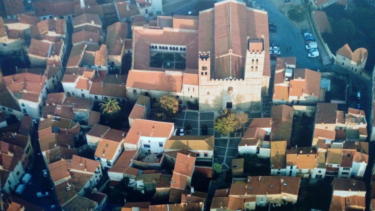 Maison Au Pied De La Cathedrale Elne Eksteriør billede